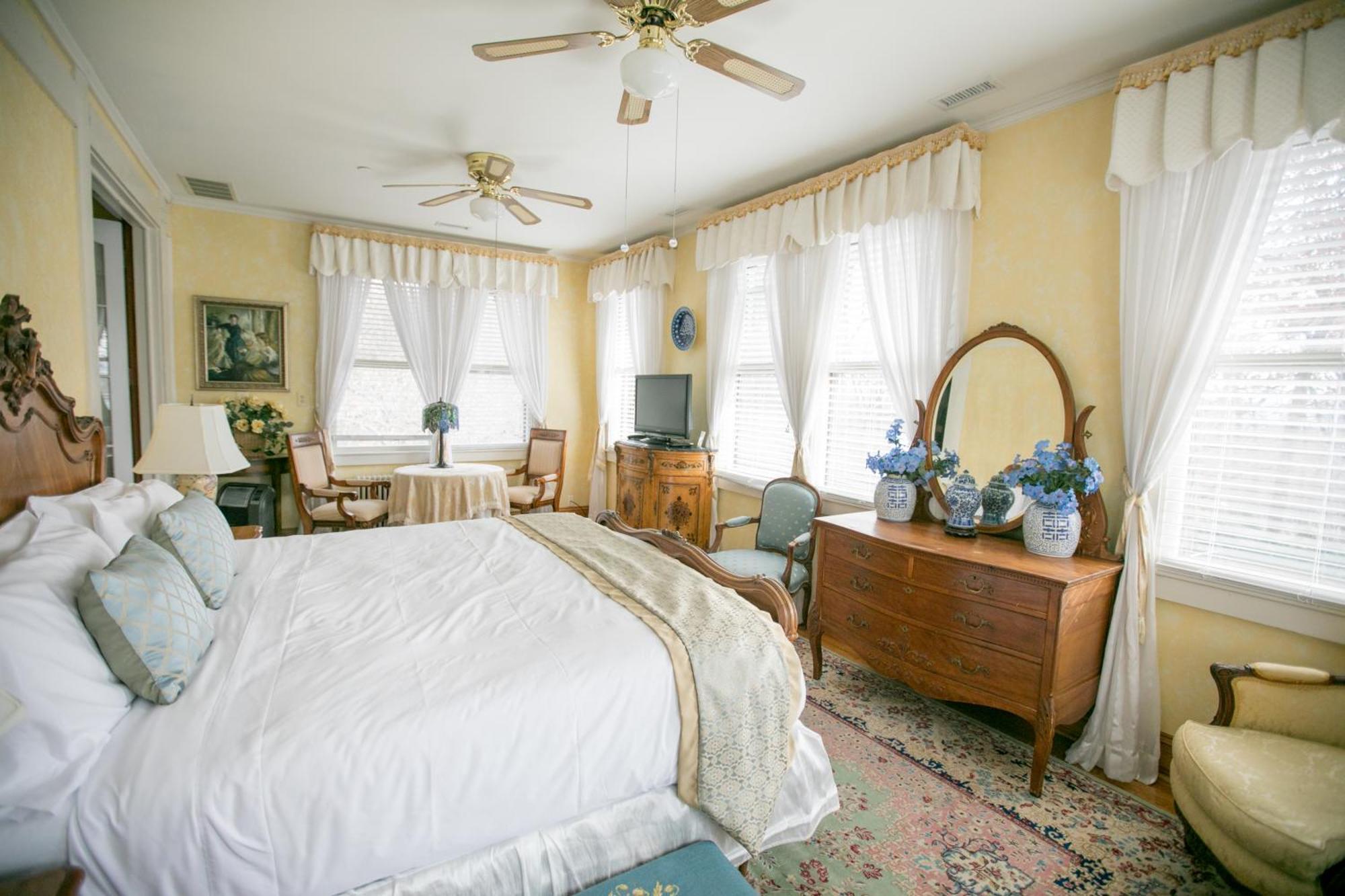 Gramercy Mansion Stevenson Room photo